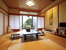传统客房 (Japanese Style) | 客房内保险箱、熨斗/熨衣板、免费 WiFi