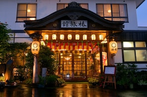 Front of property - evening/night - Tsubakikan (Aomori)