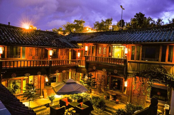 Courtyard - Village Green Inn (Lijiang)