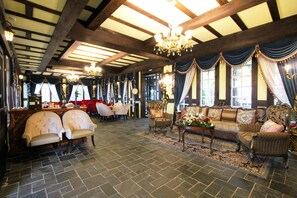 Lobby sitting area - Tudor Dynasty (Shoufeng)