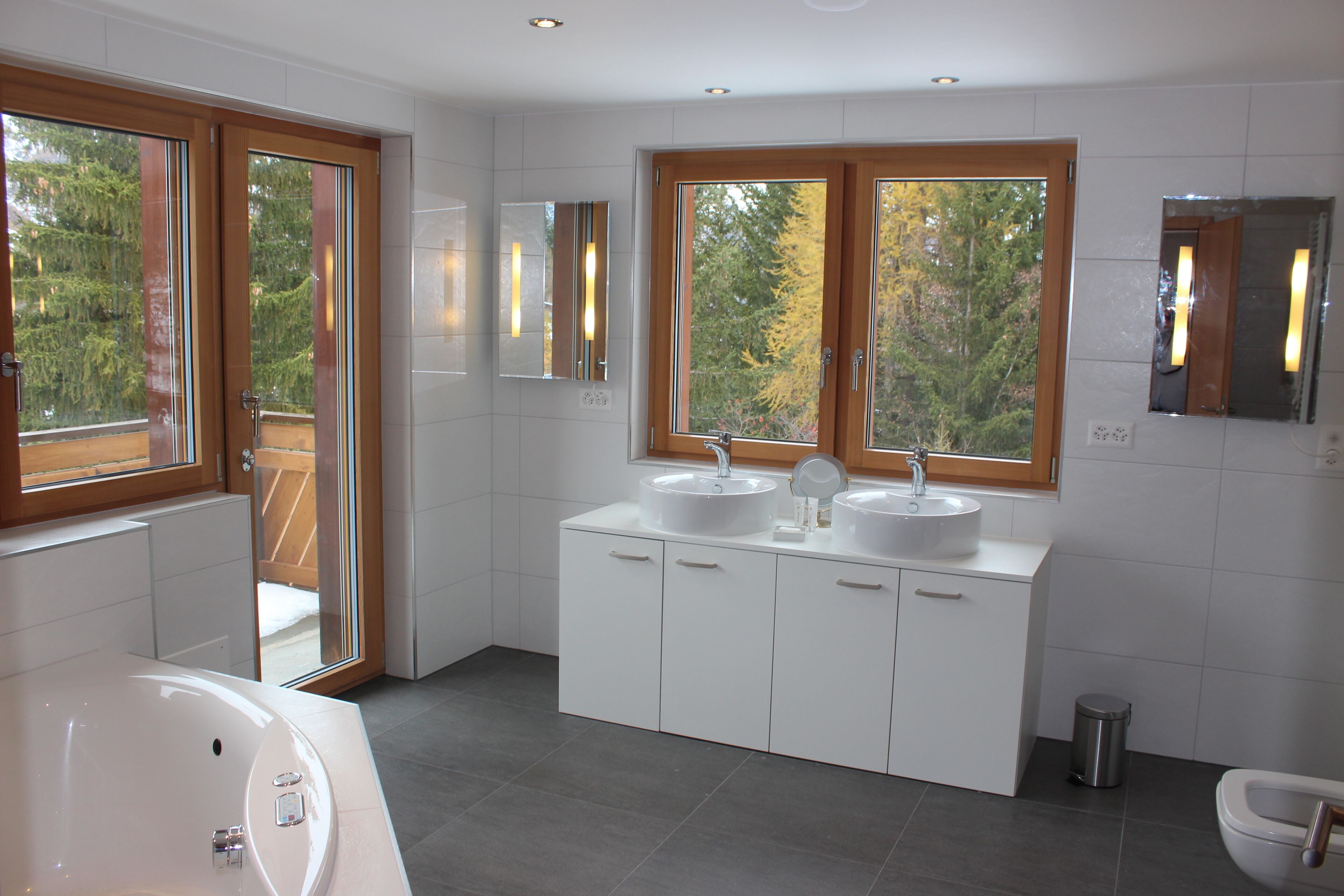 Badewanne, Haartrockner, Bidet, Handtücher
