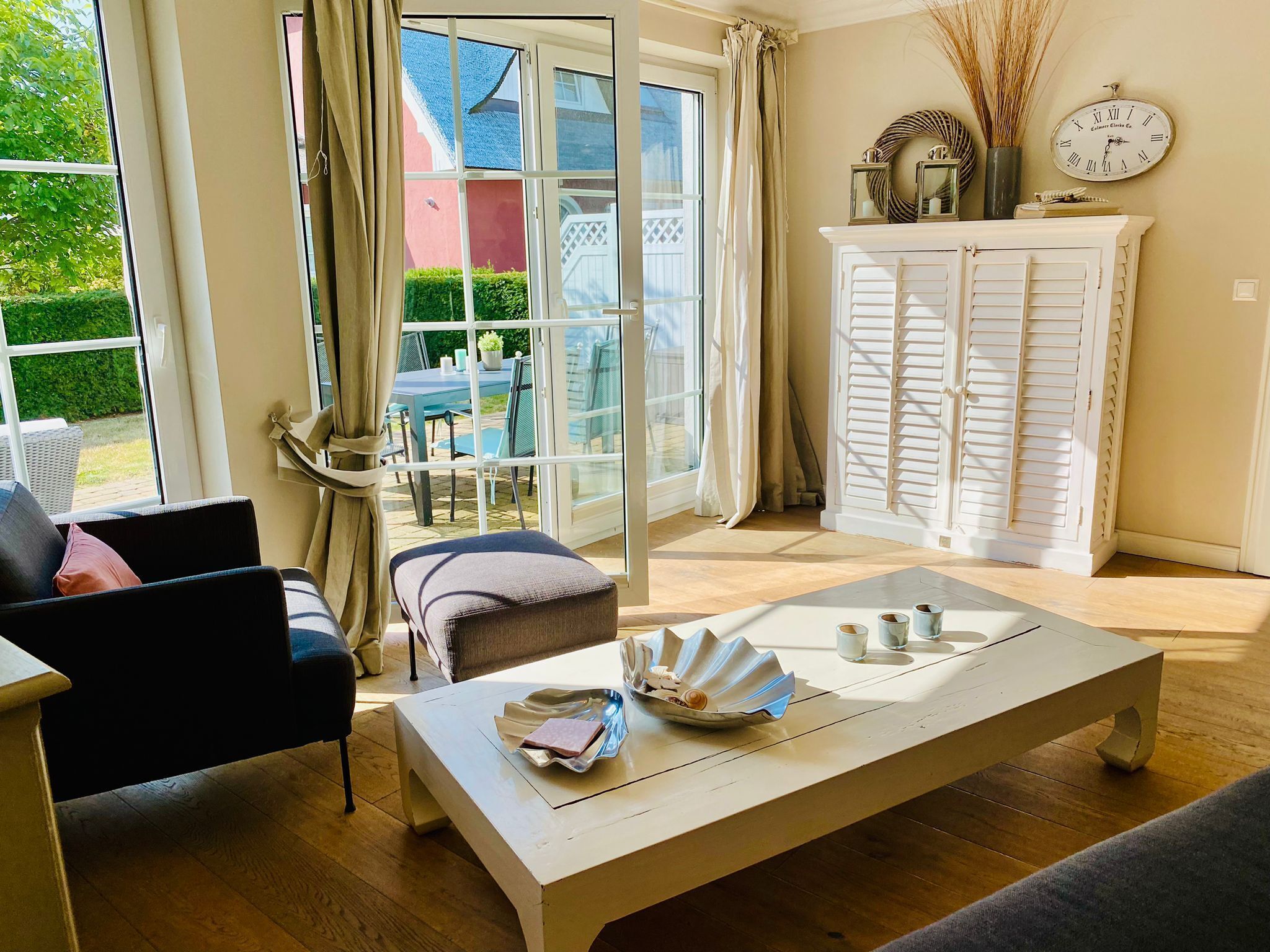 TV, fireplace, stereo