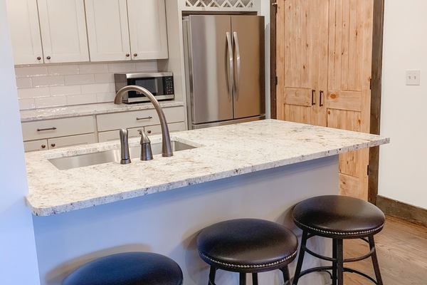 Kjøleskap, mikrobølgeovn, ovn og kokeplater