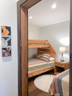 2 chambres, fer et planche à repasser, Wi-Fi gratuit, draps fournis