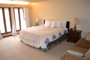 4 Schlafzimmer, Schreibtisch, Bügeleisen/Bügelbrett, Reisekinderbett