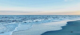 Coastal King Couples Retreat Oceanfront Beach Property Convenient to Everything!