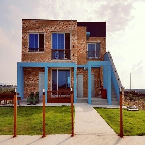 Front of property - Jeju Sky Sea Pension (Jeju City)