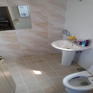 Jeju Sky Sea Room | Bathroom - Jeju Sky Sea Pension (Jeju City)