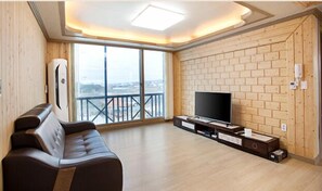Jeju Sky Sea Room | Living room - Jeju Sky Sea Pension (Jeju City)