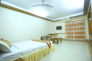 1 bedroom, in-room safe, desk, soundproofing
