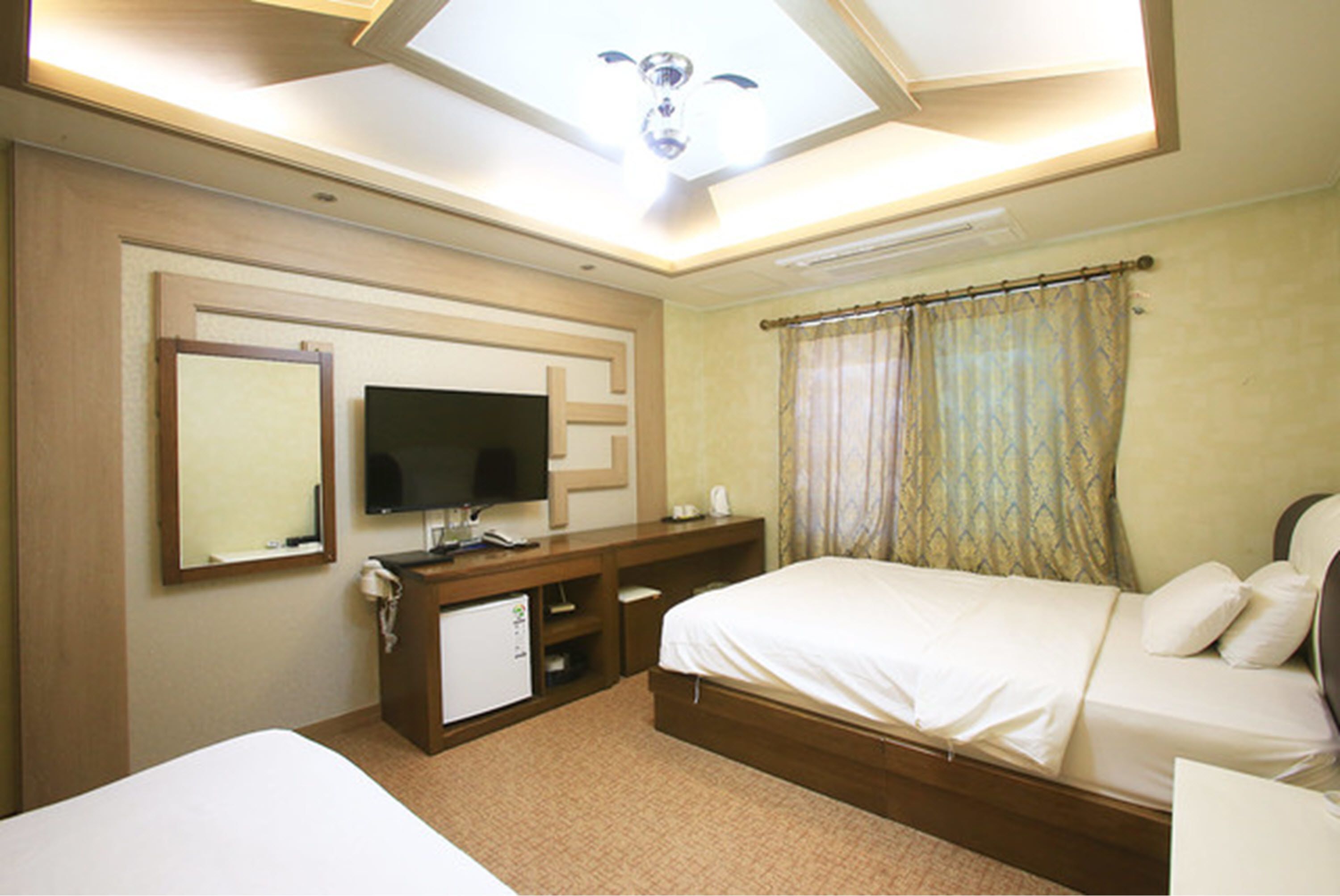 blackout curtains, free wifi