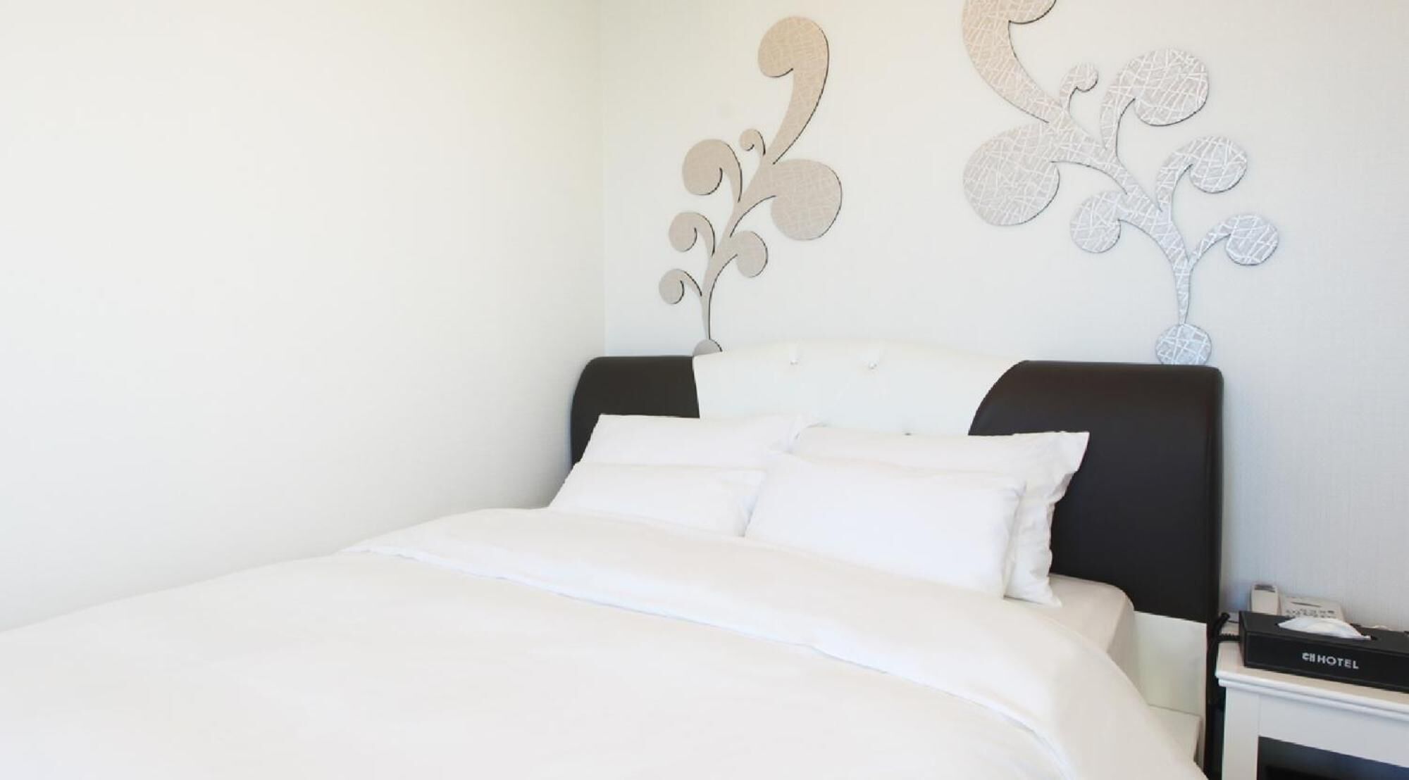 blackout curtains, free wifi