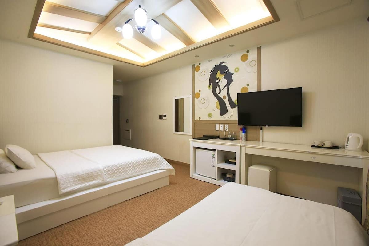 blackout curtains, free wifi