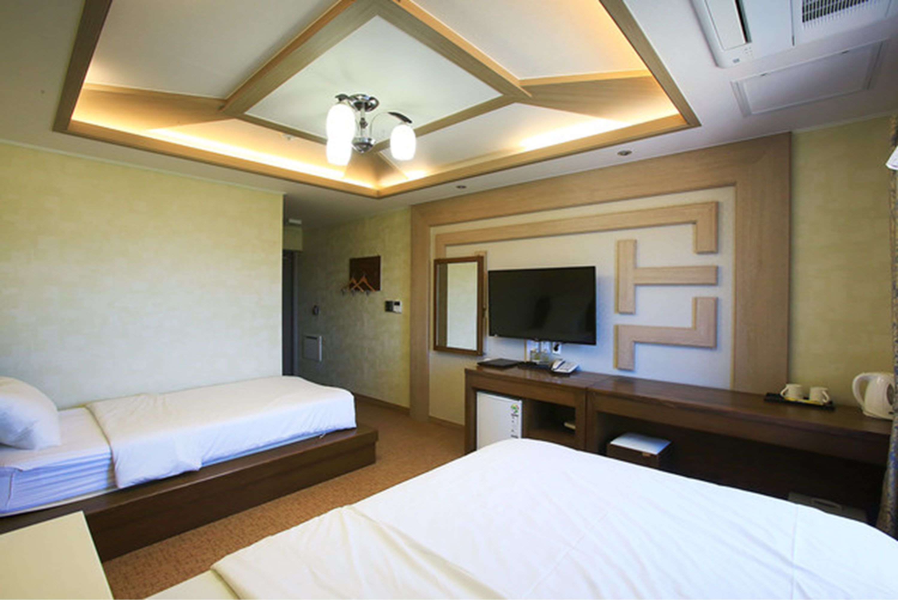 blackout curtains, free wifi