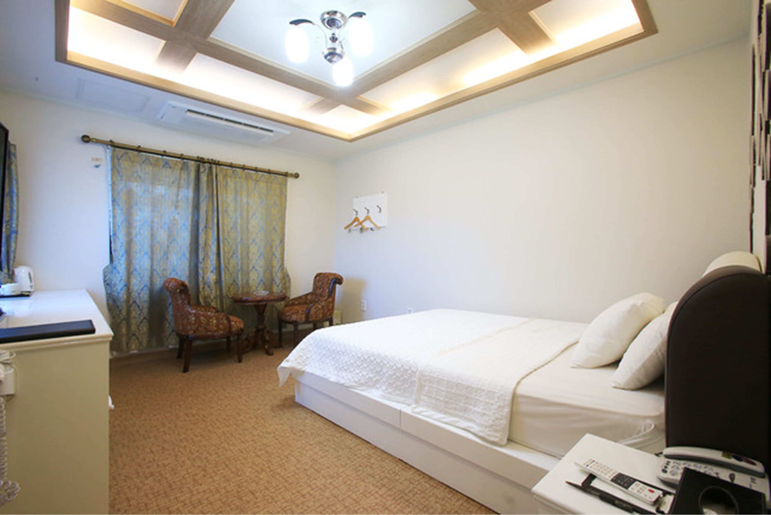 blackout curtains, free wifi