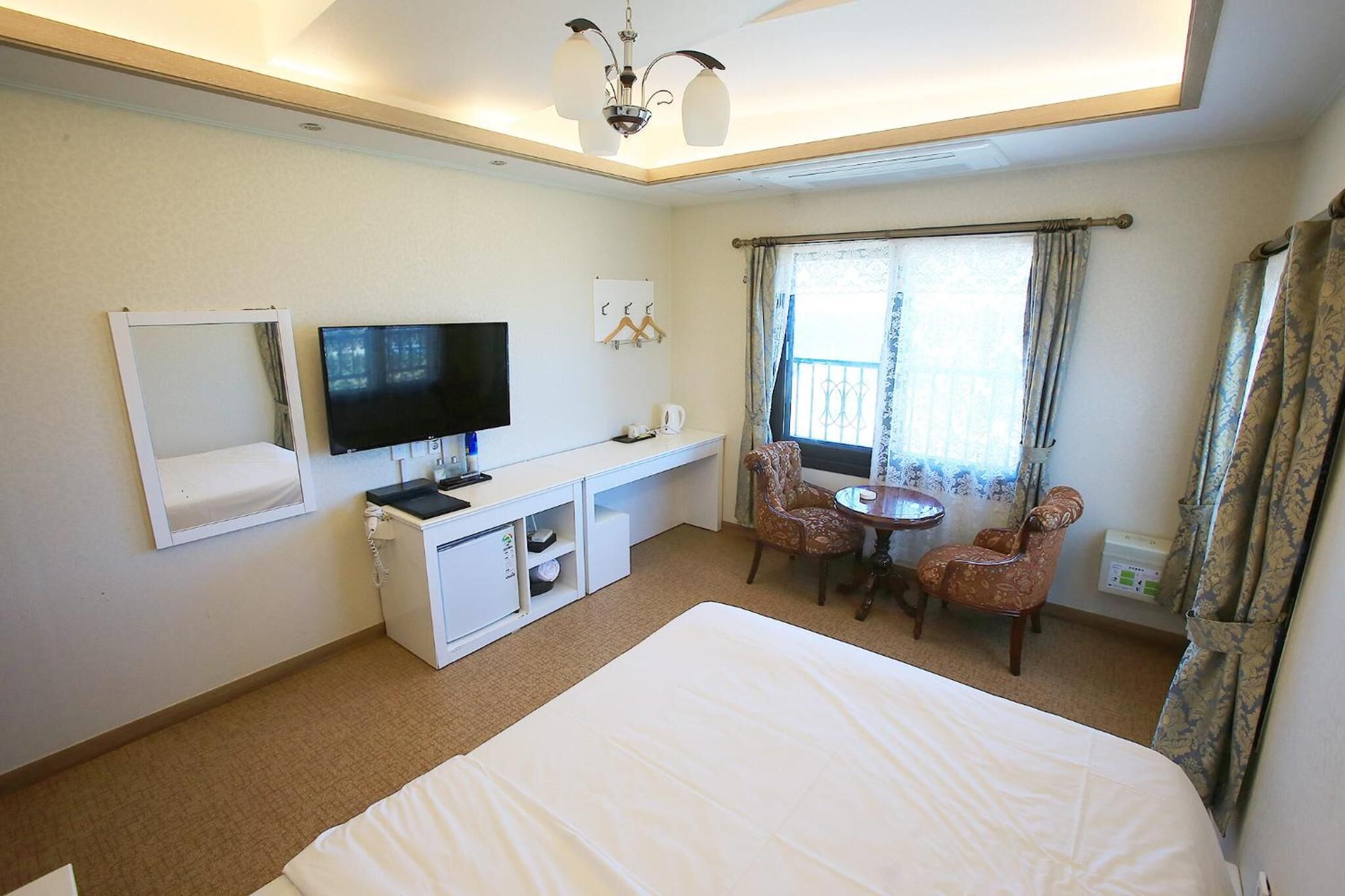 blackout curtains, free wifi