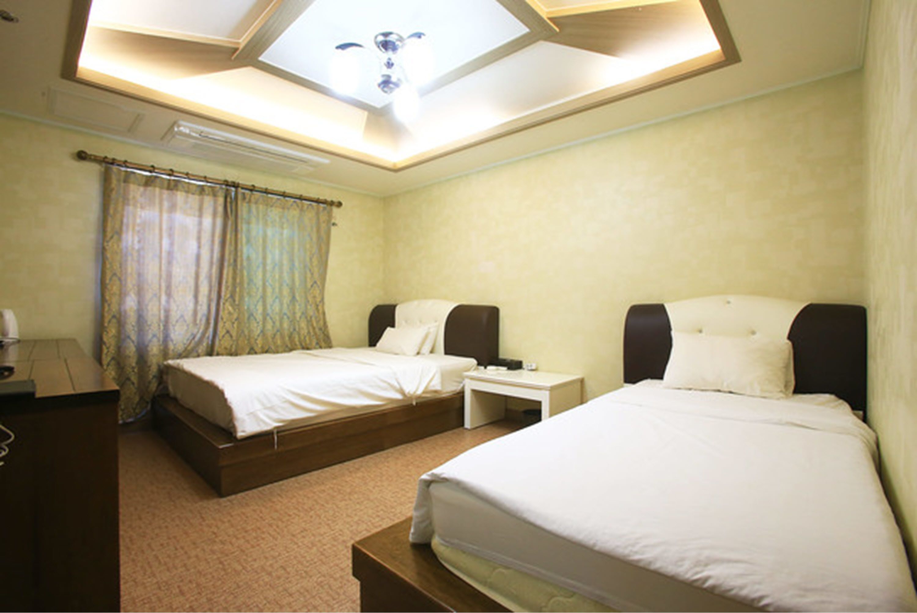 blackout curtains, free wifi