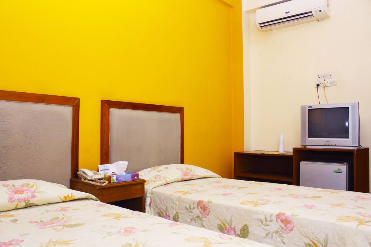 Phòng 2 giường đơn Premium | Minibar, bàn, phòng cách âm, giường gấp/giường phụ (phụ phí) 