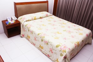 Deluxe Double Room | Minibar, desk, soundproofing, rollaway beds