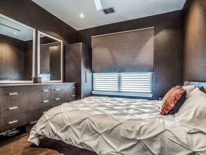 3 bedrooms, iron/ironing board, Internet