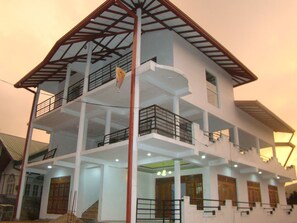 Mặt tiền nơi lưu trú