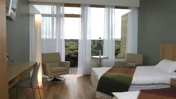 In-room safe, soundproofing, iron/ironing board, free WiFi