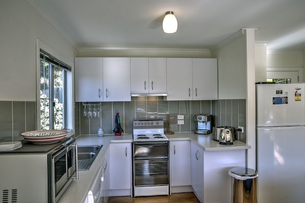 Stylish 2 Bedroom House with a great entertainment deck | Private kitchen