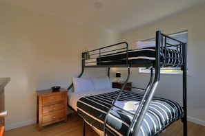 Standaard huis, 2 slaapkamers, 2 badkamers, uitzicht op tuin | 2 slaapkamers, luxe beddengoed, individueel gedecoreerd