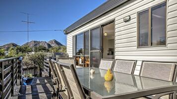 Stylish 2 Bedroom House with a great entertainment deck | Balcony