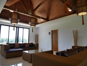 Lobby sitting area - Phuruakeeree Resort (Phu Ruea)