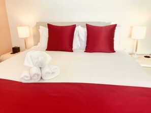 Studio Cao cấp, quang cảnh thành phố (King Bed) | Bộ đồ giường cao cấp, bàn ủi/dụng cụ ủi quần áo 