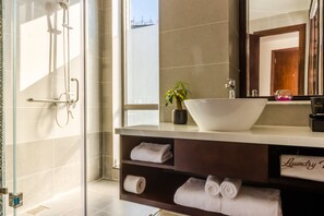Doppia Premium, vista mare | Bagno | Pantofole