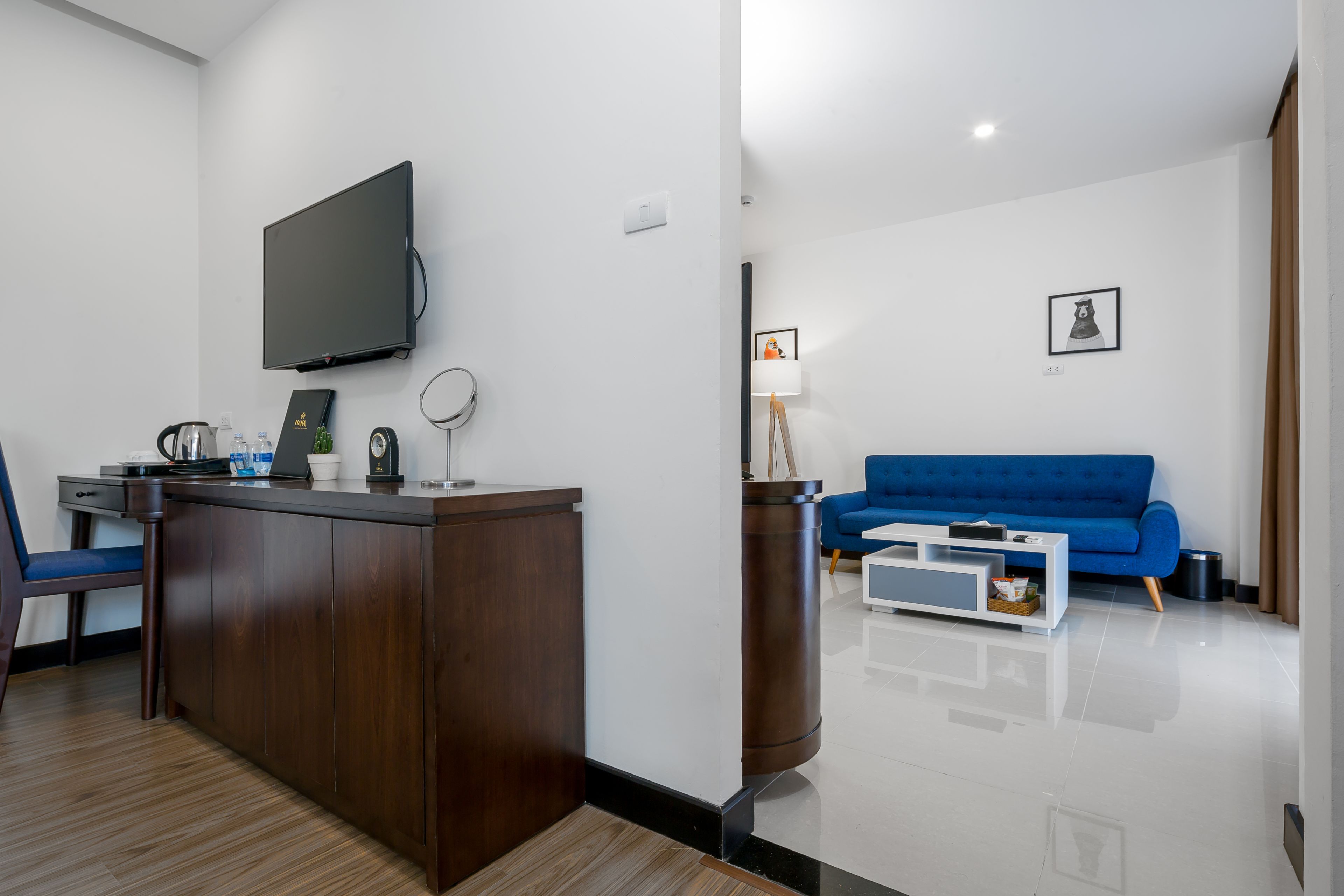 deluxe triple room, 1 bedroom, non smoking, city view | 1 bedroom, in-room safe, blackout curtains, soundproofing