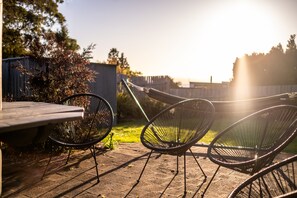 Outdoor dining - The Lookout (Coles Bay)