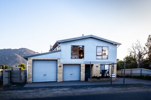 Front of property - The Lookout (Coles Bay)