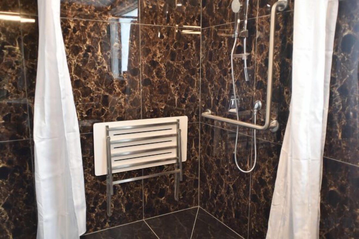 One Bedroom Suite with Disability Access