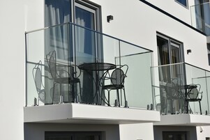 Suite, 1 habitación, vistas a la ciudad | Balcón