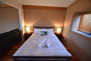 Design-Maisonette, 1 Schlafzimmer, Terrasse, Meerblick | 1 Schlafzimmer, hochwertige Bettwaren, Bügeleisen/Bügelbrett