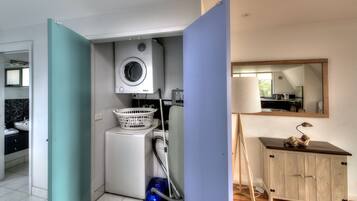 One Bedroom House with stunning Ocean Views | Laundry