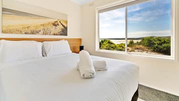 3 Bedroom Family House with Sea Views | 3 bedrooms, premium bedding, iron/ironing board, free WiFi