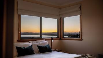 Elevated 3 Bedroom House with stunning Ocean Views | 3 bedrooms, premium bedding, iron/ironing board, travel cot