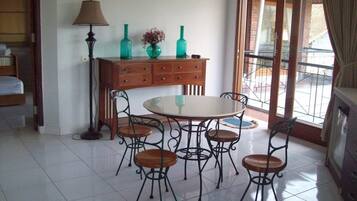 Sviitti | Ruokailu omassa huoneessa