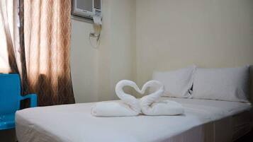 Deluxe Room | Desk, rollaway beds, free WiFi, bed sheets