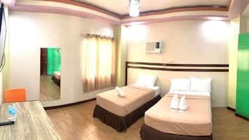 Habitación ejecutiva | Escritorio, camas extra, wifi gratis y ropa de cama