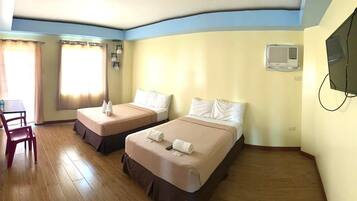 Family Room | Desk, rollaway beds, free WiFi, bed sheets