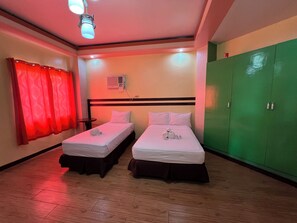 Executive Room | Desk, rollaway beds, free WiFi, bed sheets