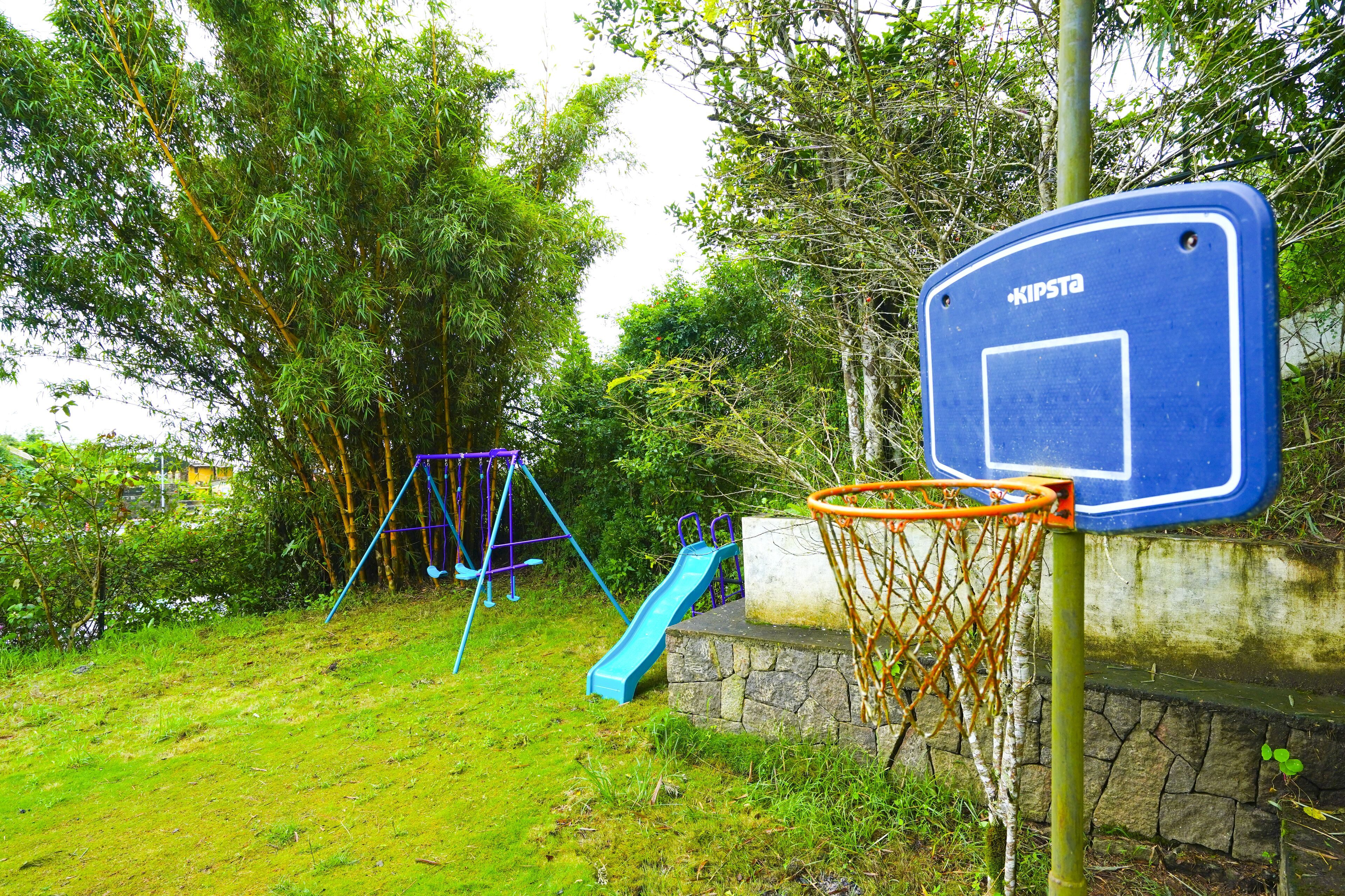 Kawasan main kanak-kanak – terbuka