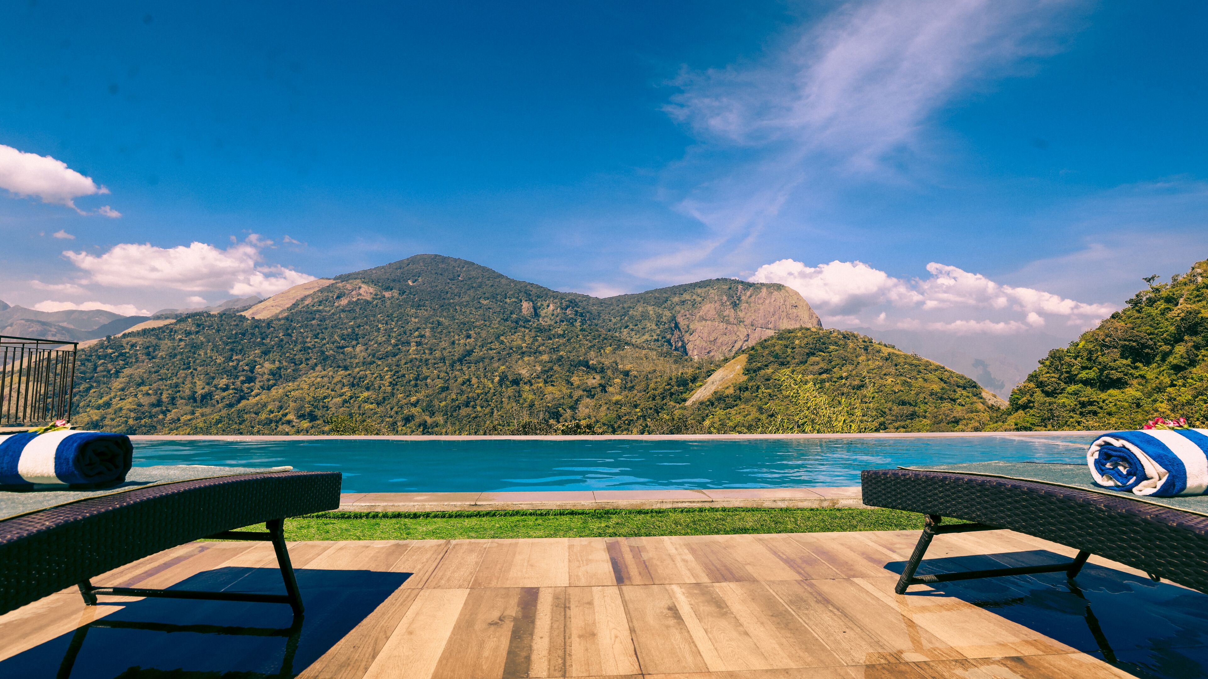 Outdoor pool, an infinity pool