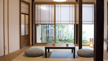 Traditional House (Kyoto-style) | 2 bedrooms, iron/ironing board, free WiFi