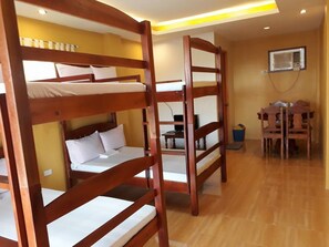 書桌、熨斗/熨衣板